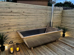 Hill Garth Cottage - Luxury 2 Bed with Wood Burning Hot Tub
